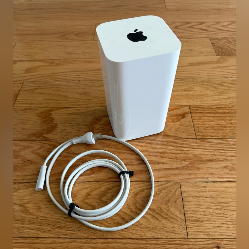 Apple AirPort Extreme Base Station (6th Generation) wireless router